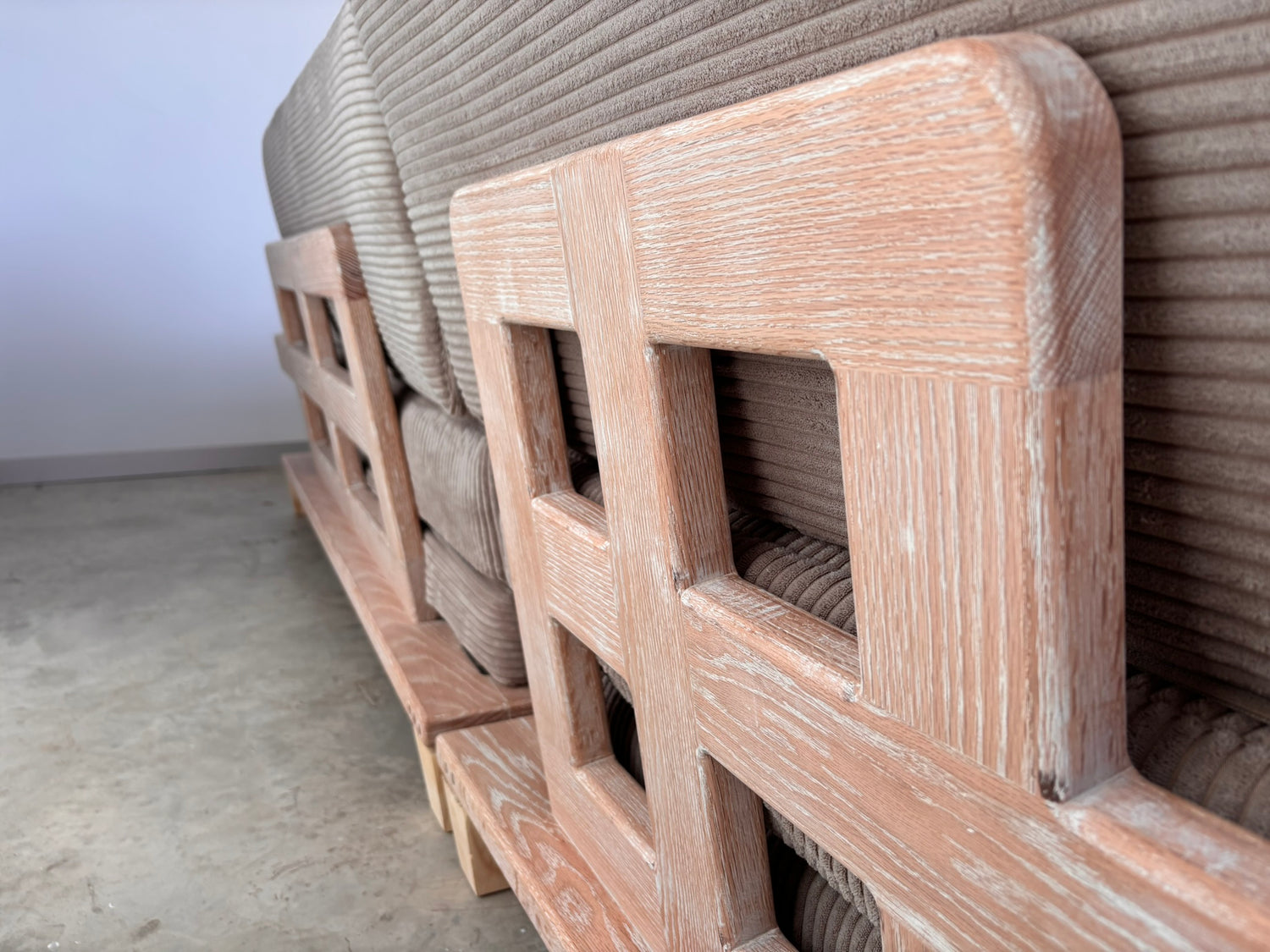 Handcrafting a Davorel sofa