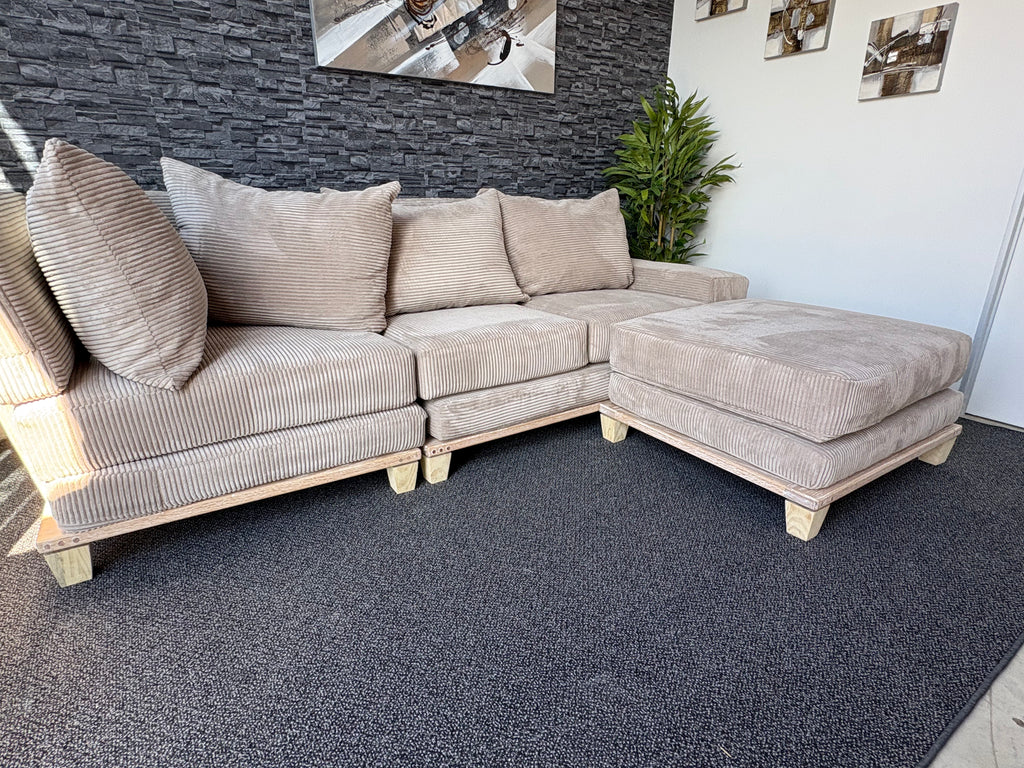 Velorra Luma 4-Seater, additional view of the Red Oak base